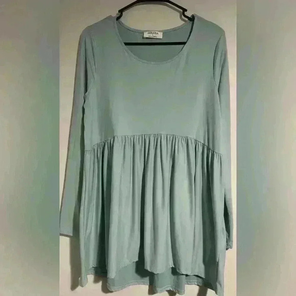 Zenana Outfitters Tops - Women’s L Zenana tunic EUC - light blue/green color
